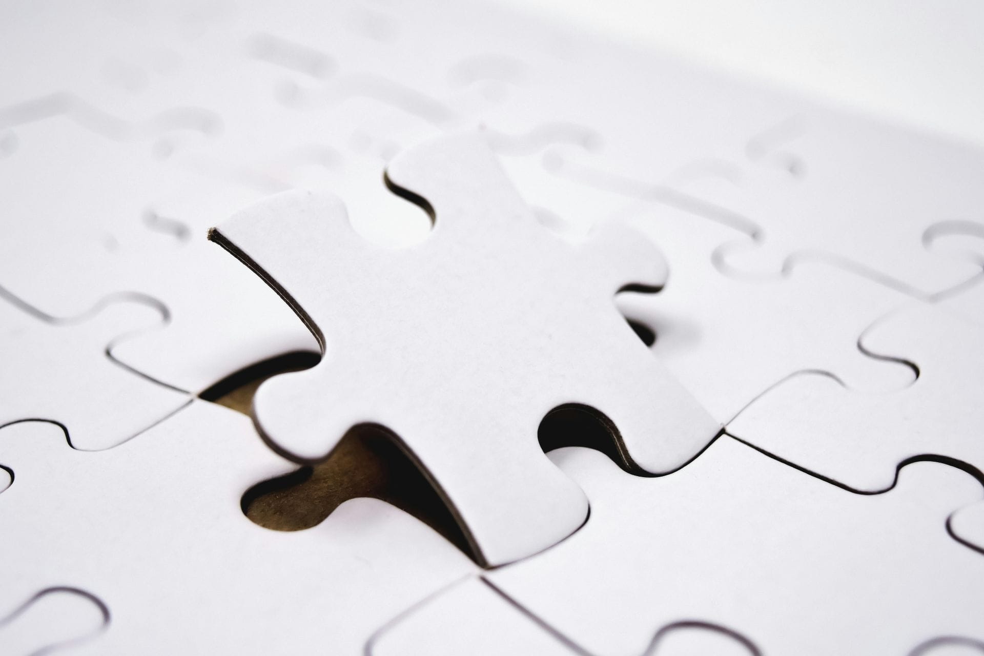 Puzzlestück in einem Puzzle – Symbolbild für ineinandergreifende Tracking-Setups von Robert Frank – Digital Performance